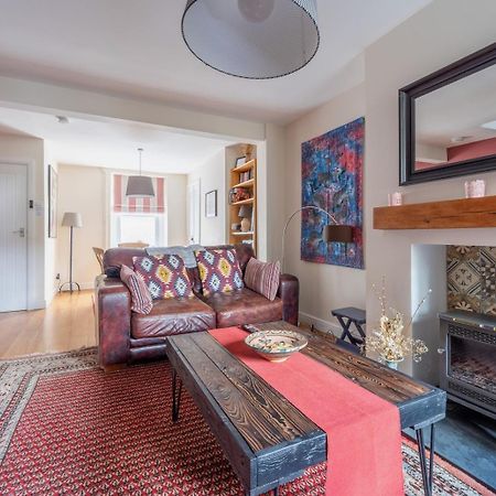 Chic 2-Bedroom Townhouse In Vibrant Abergavenny Dış mekan fotoğraf