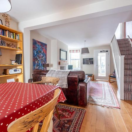Chic 2-Bedroom Townhouse In Vibrant Abergavenny Dış mekan fotoğraf