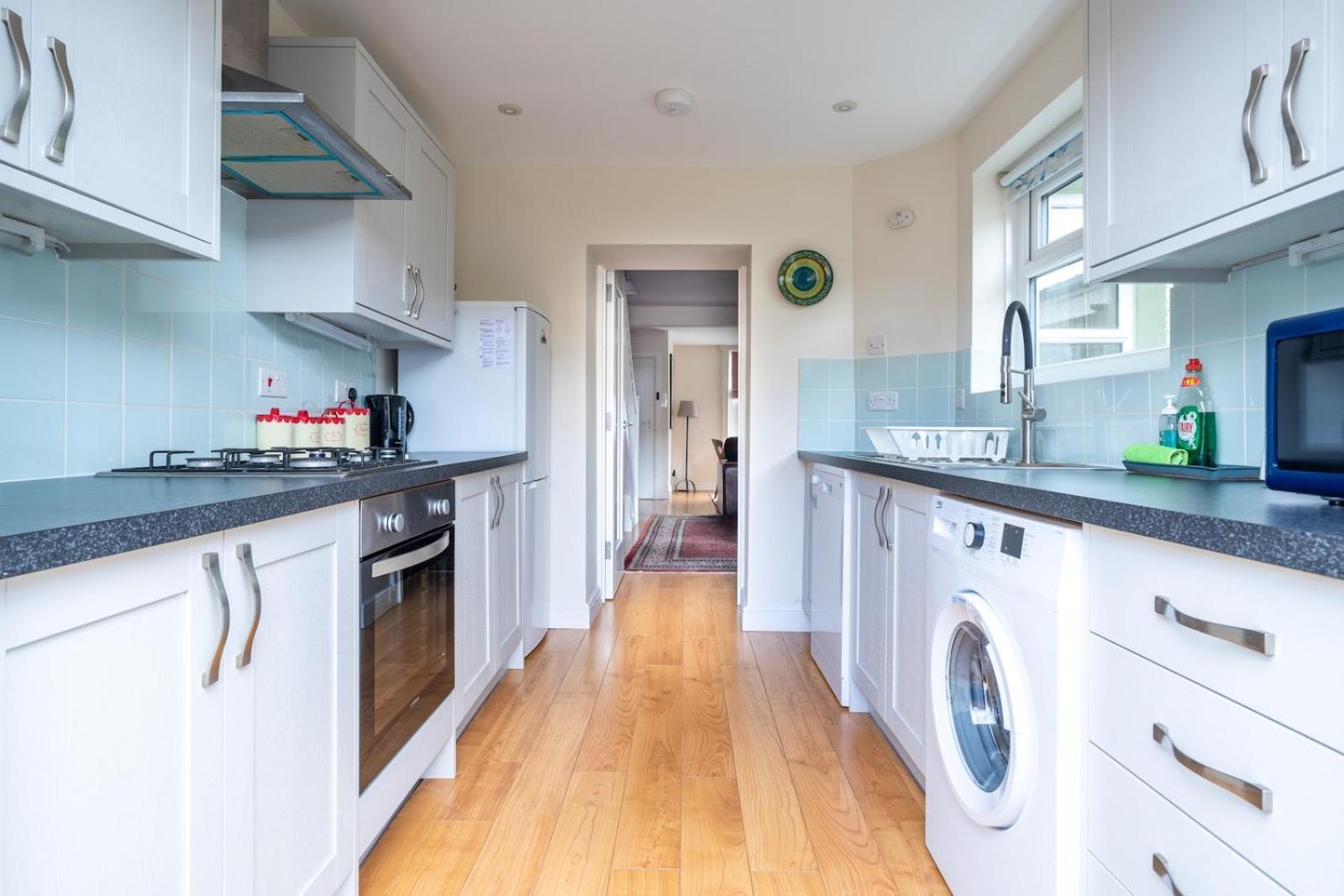 Chic 2-Bedroom Townhouse In Vibrant Abergavenny Dış mekan fotoğraf