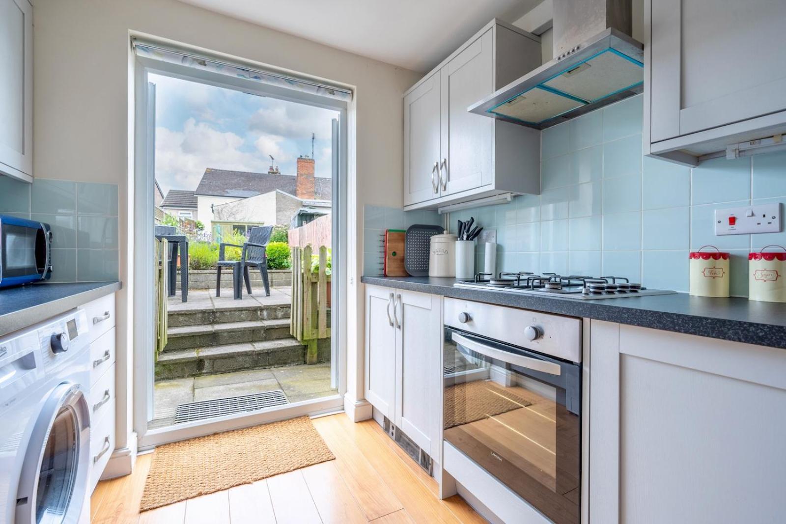 Chic 2-Bedroom Townhouse In Vibrant Abergavenny Dış mekan fotoğraf