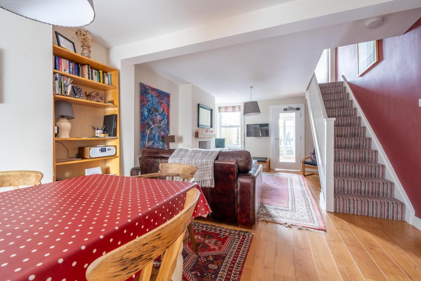 Chic 2-Bedroom Townhouse In Vibrant Abergavenny Dış mekan fotoğraf