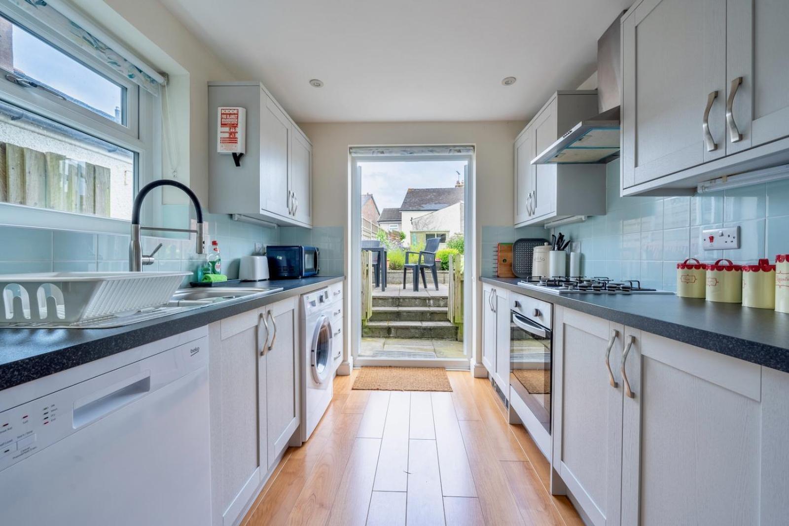 Chic 2-Bedroom Townhouse In Vibrant Abergavenny Dış mekan fotoğraf