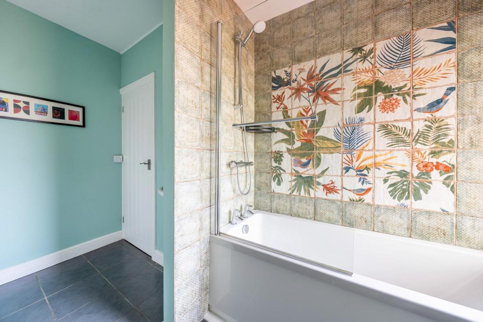 Chic 2-Bedroom Townhouse In Vibrant Abergavenny Dış mekan fotoğraf