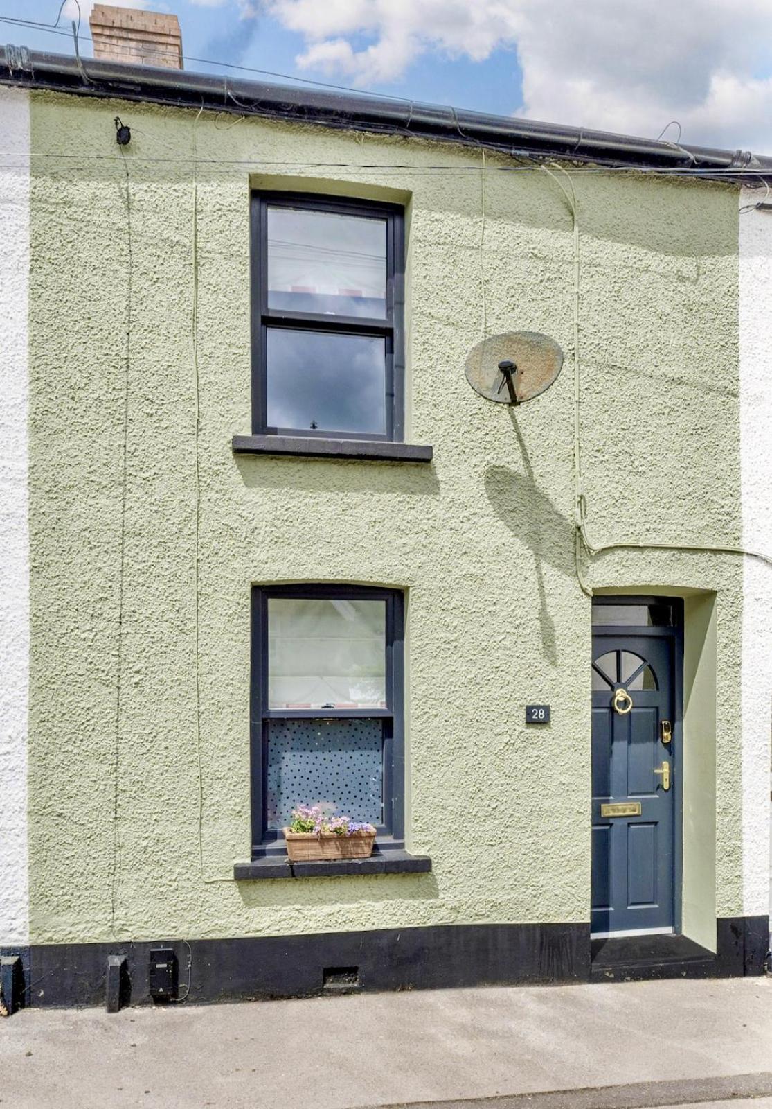 Chic 2-Bedroom Townhouse In Vibrant Abergavenny Dış mekan fotoğraf