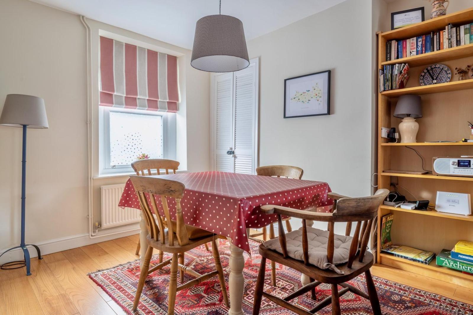 Chic 2-Bedroom Townhouse In Vibrant Abergavenny Dış mekan fotoğraf